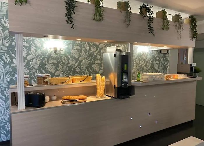 Отель Hotel Bagatelle Понт-а-Муссон