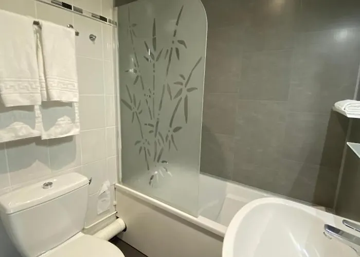 Отель Hotel Bagatelle Понт-а-Муссон